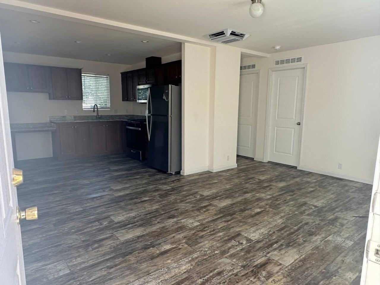 591 Childers St - Photo 3 of 20