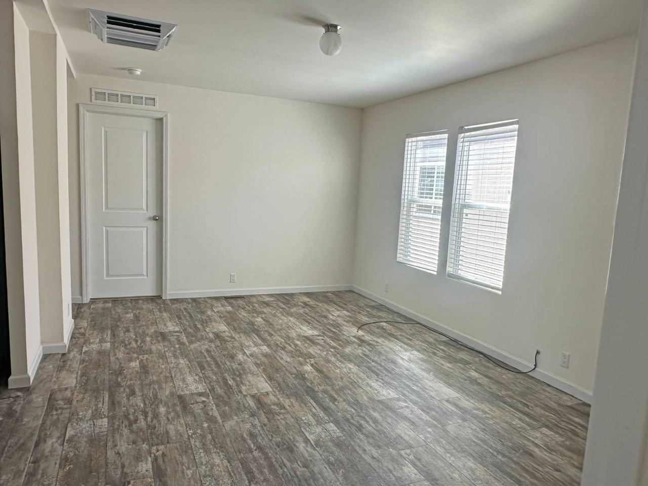 591 Childers St - Photo 4 of 20