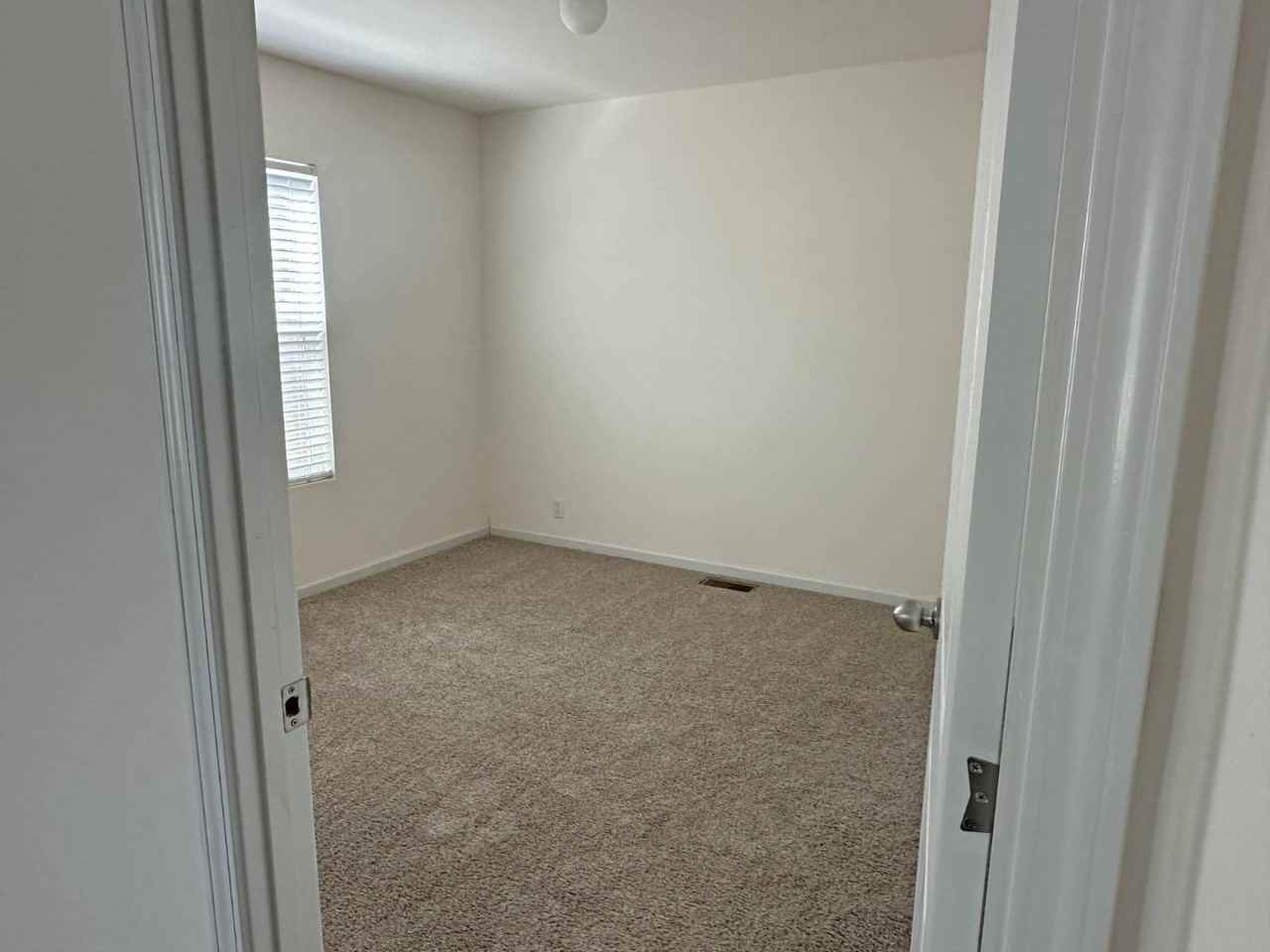 591 Childers St - Photo 5 of 20