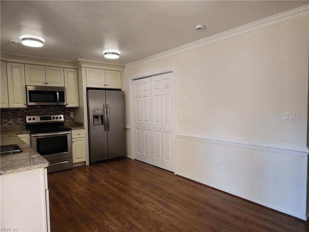 5725 Rivermill Circle - Photo 5 of 20