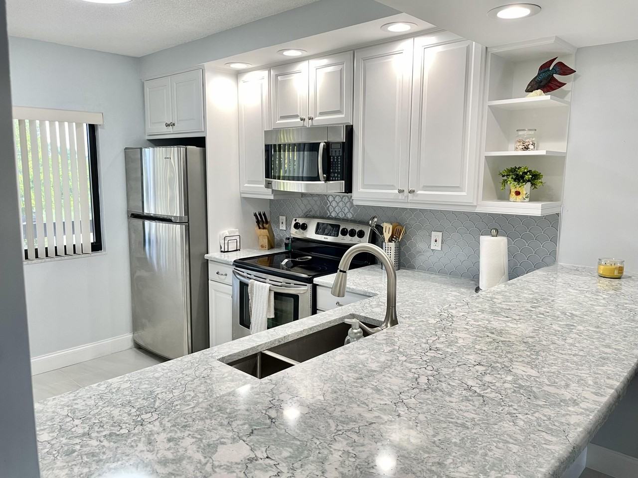 901 Seafarer Cir #202 - Photo 6 of 20