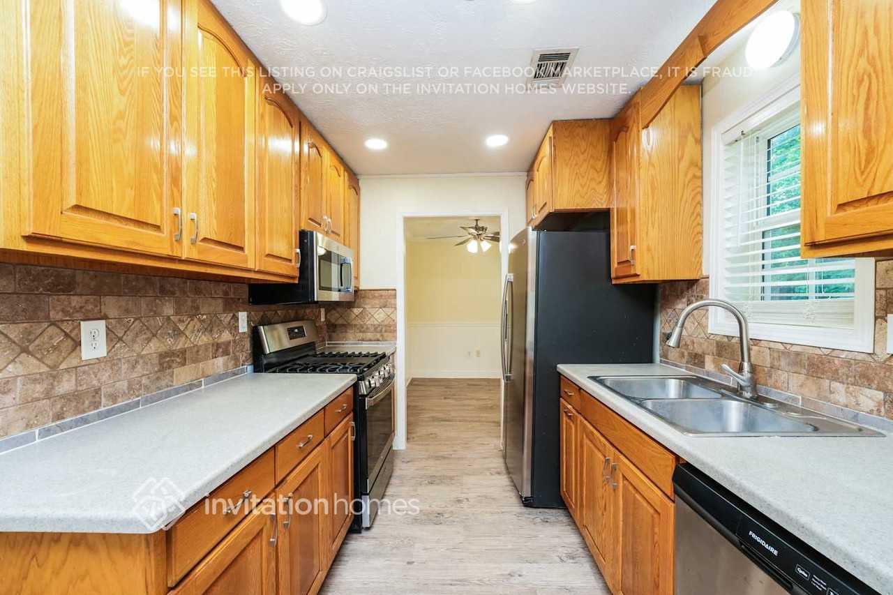 612 Brighton Dr - Photo 7 of 18