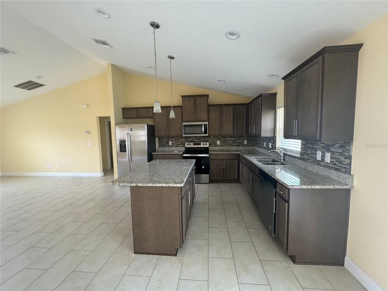 5082 Sw 91st Pl - Photo 5 of 23