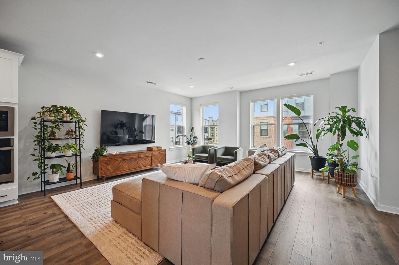 44623 Wolfhound Sq - Photo 2 of 29