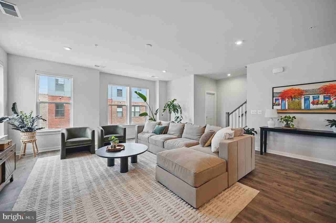 44623 Wolfhound Sq - Photo 3 of 29