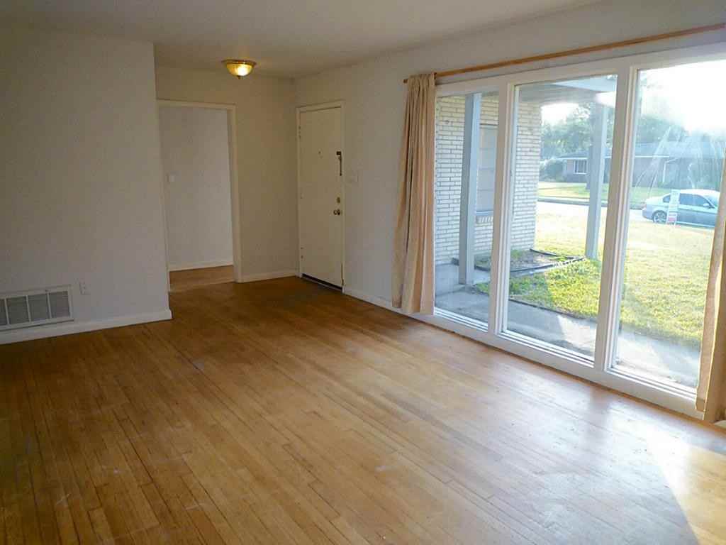 4810 Redstart St - Photo 2 of 17