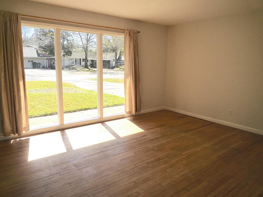 4810 Redstart St - Photo 3 of 17