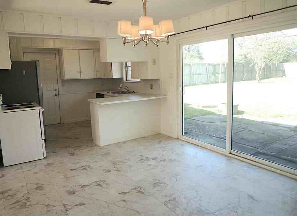 4810 Redstart St - Photo 5 of 17