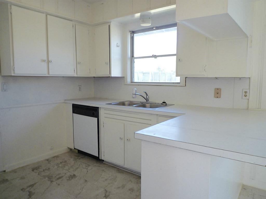 4810 Redstart St - Photo 6 of 17