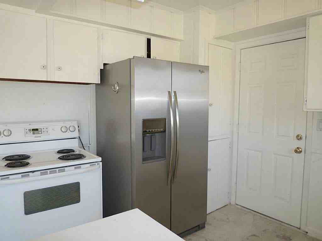 4810 Redstart St - Photo 7 of 17