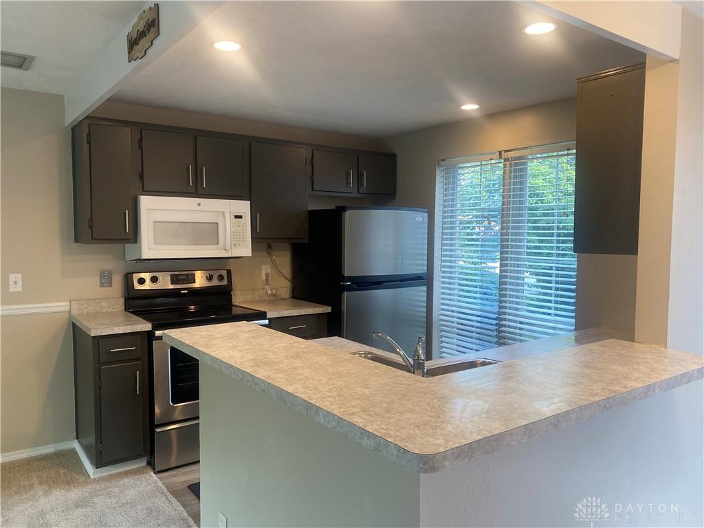 8393 Abbeywood Ct - Photo 7 of 22