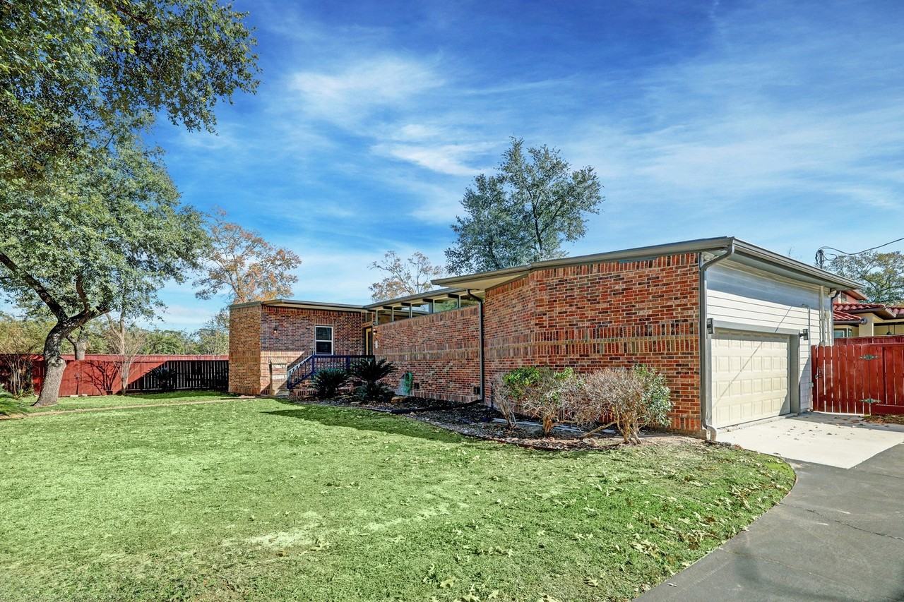 12903 Figaro Dr - Photo 3 of 29