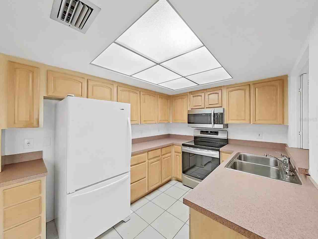 700 Starkey Rd - Photo 7 of 20