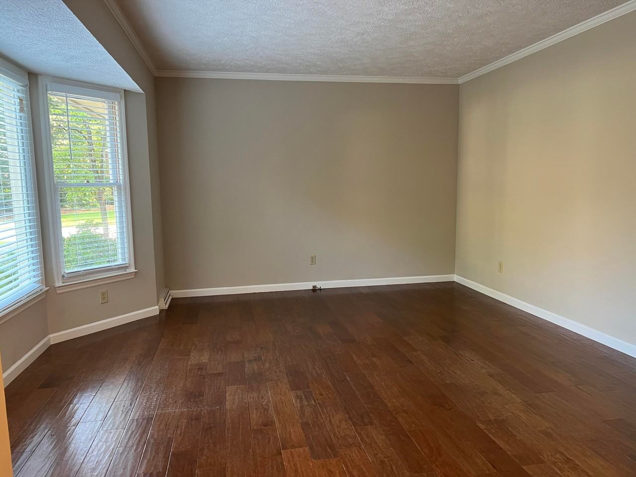 155 Gatewood Dr - Photo 3 of 26