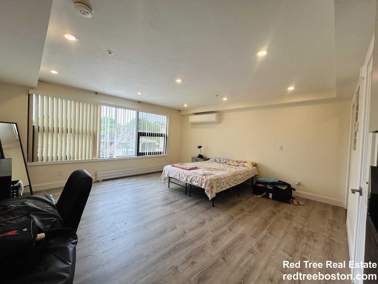 1028 Commonwealth Ave #402