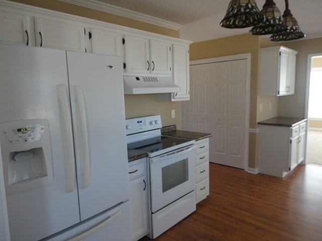 1051 Stamford Club Dr - Photo 3 of 9