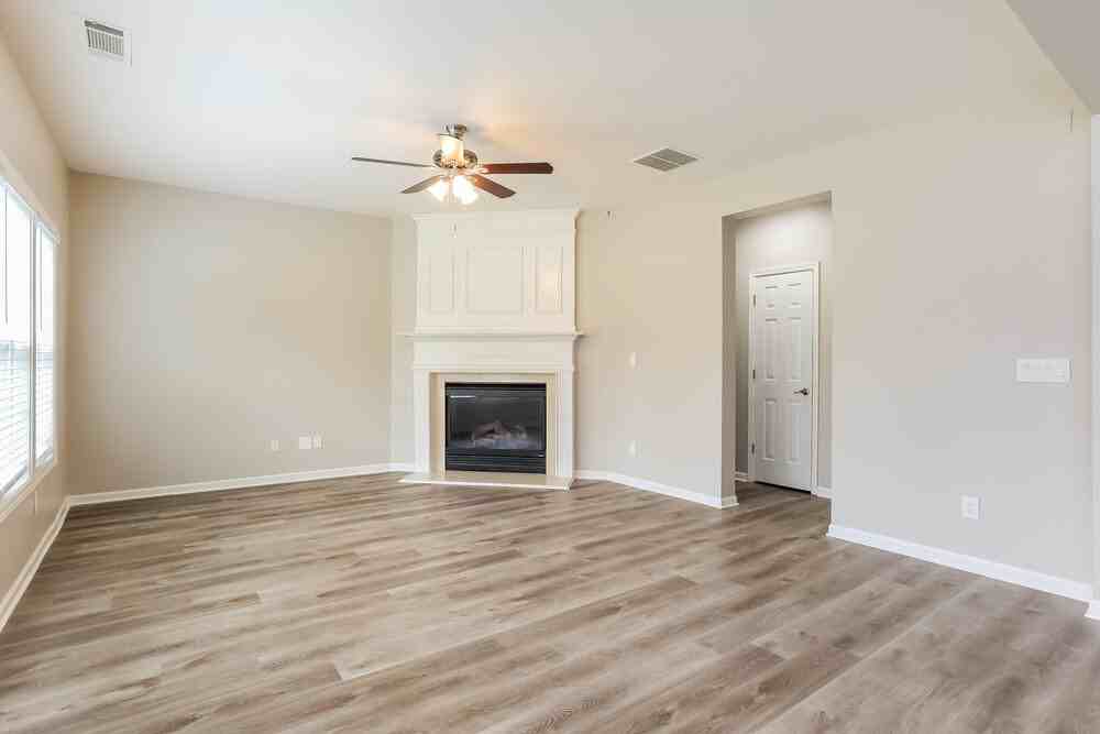 7139 Thoreau Cir - Photo 4 of 17