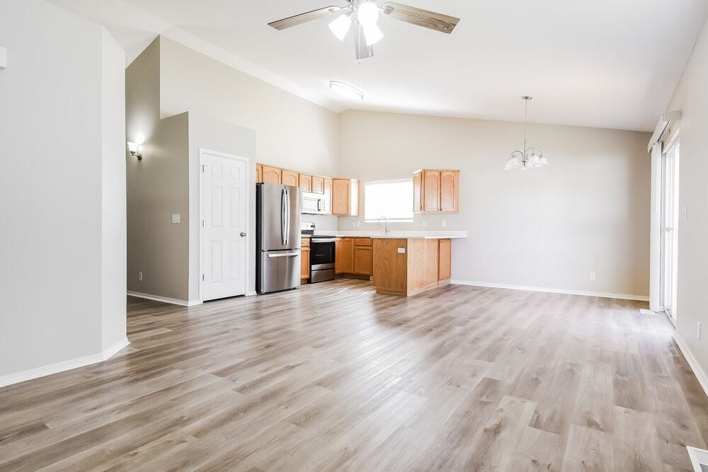3406 W Luge Ln - Photo 5 of 17