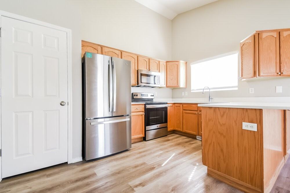 3406 W Luge Ln - Photo 6 of 17