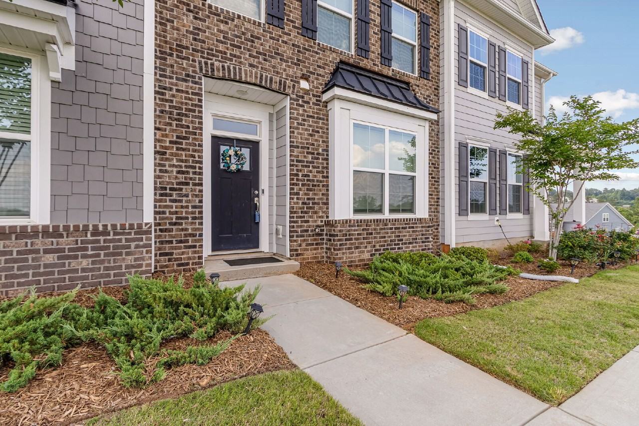 4 Medway Ct - Photo 3 of 39