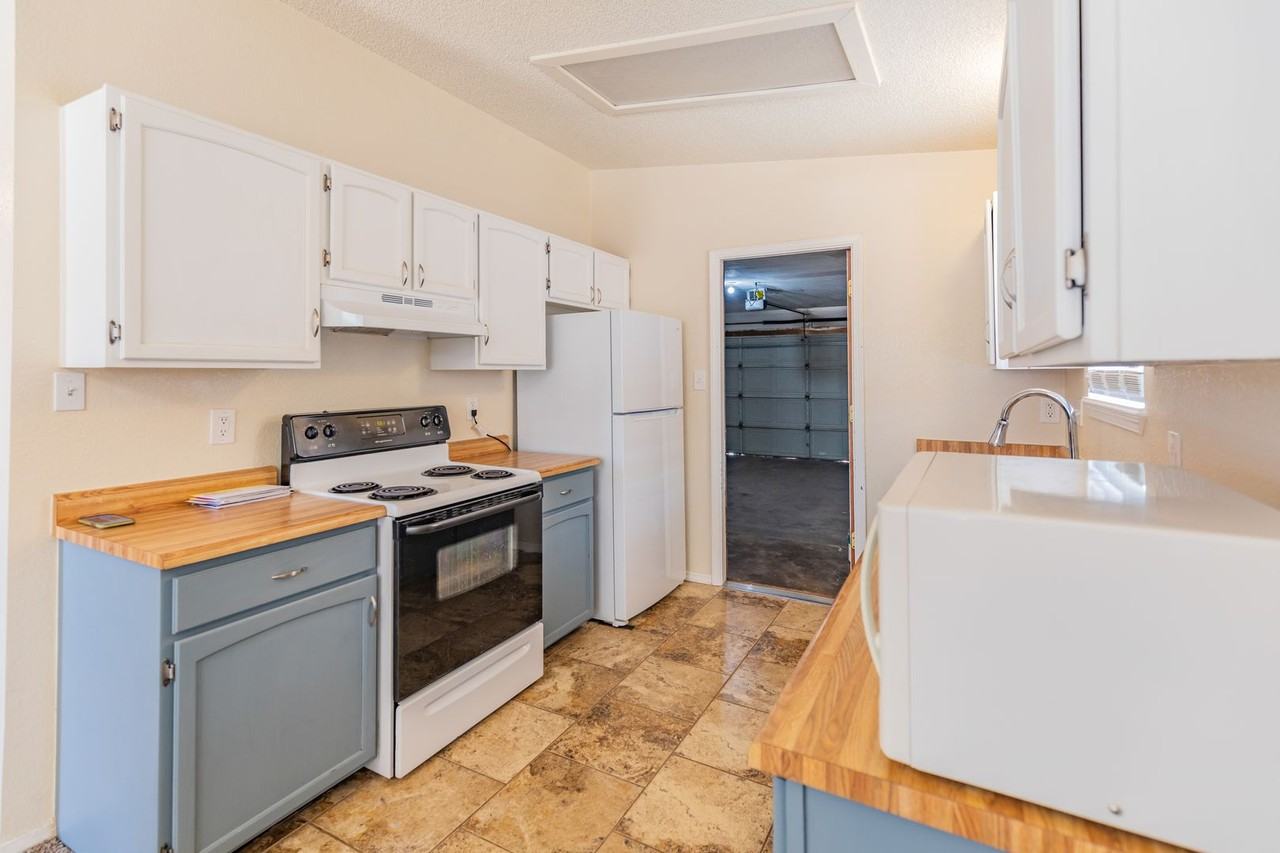 1474 Discovery Ave - Photo 3 of 16