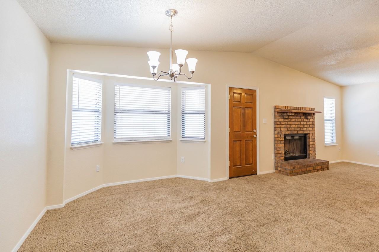 1474 Discovery Ave - Photo 7 of 16