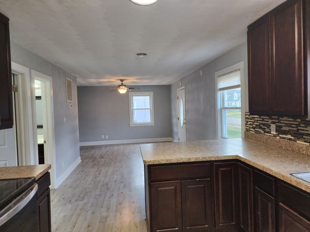 321 Ashlawn Dr - Photo 2 of 11