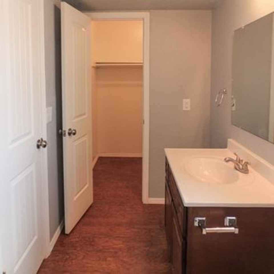 South Shore Apartments - Photo 7 of 13