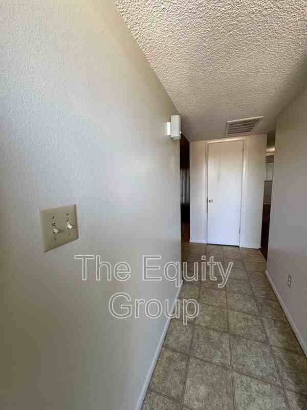 310 N Westfield St - Photo 3 of 19