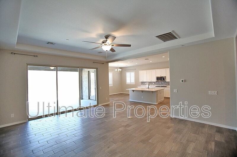 30104 N 116th Ln - Photo 4 of 34