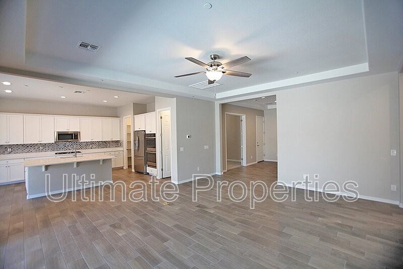 30104 N 116th Ln - Photo 5 of 34