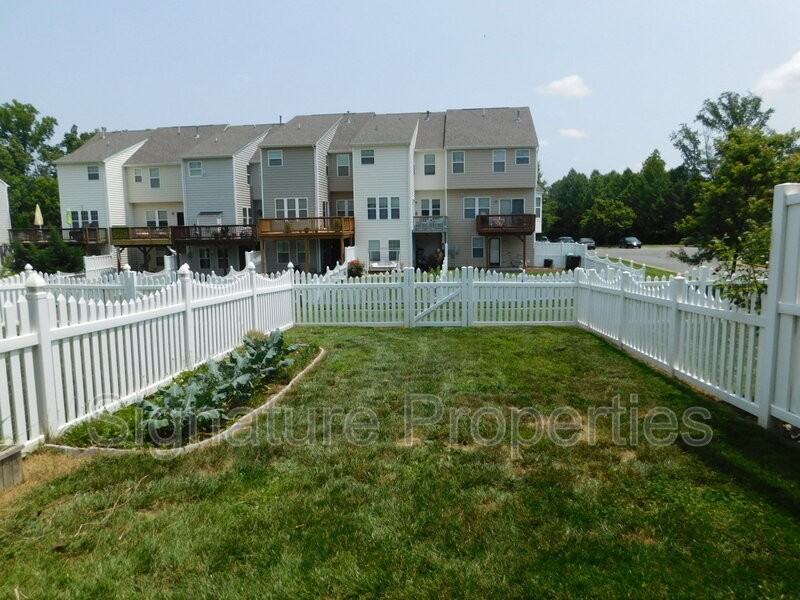 8197 Belton Cir - Photo 3 of 44