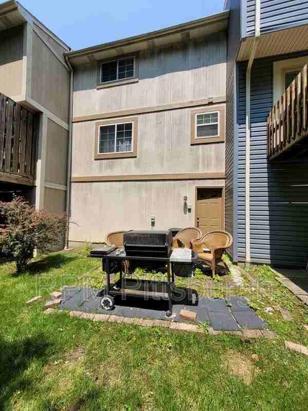 408 Timber Dr - Photo 3 of 15