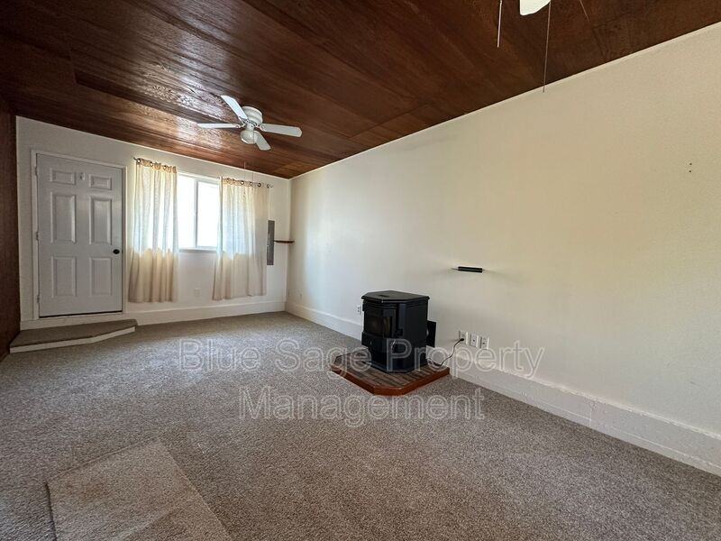 500 3rd Pl - Photo 5 of 11