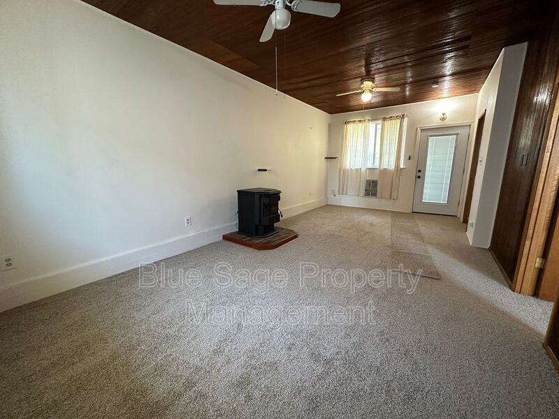 500 3rd Pl - Photo 7 of 11