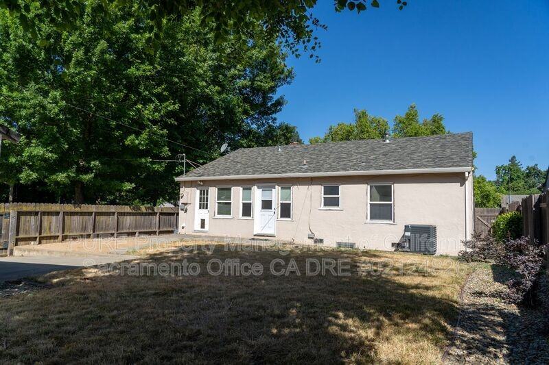1575 Alabama Ave - Photo 3 of 18