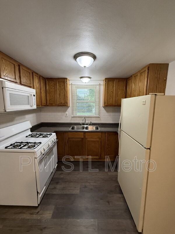 240 Reasor Dr - Photo 3 of 9