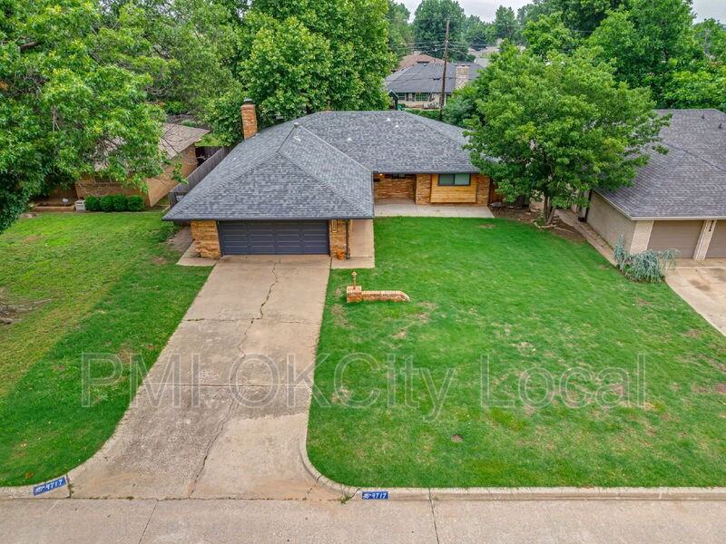 4717 Nw 57th St - Photo 2 of 39