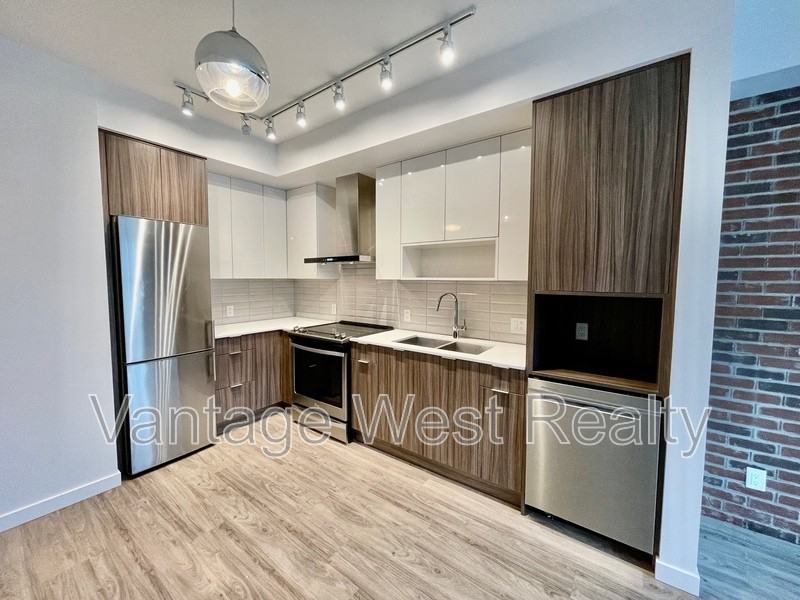 1700 Chapman Pl - Photo 2 of 25