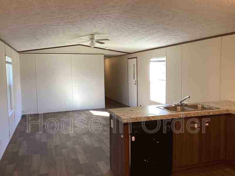 109 Shamrock Park Dr - Photo 2 of 16