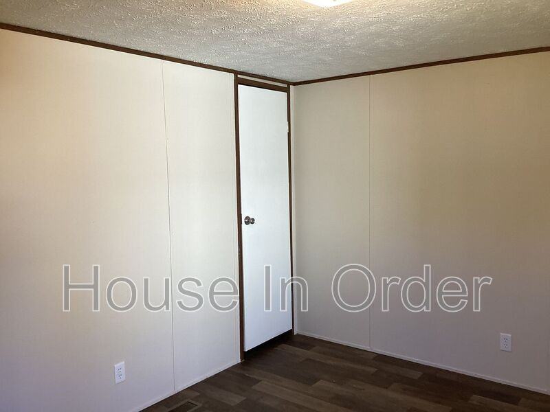 109 Shamrock Park Dr - Photo 4 of 16