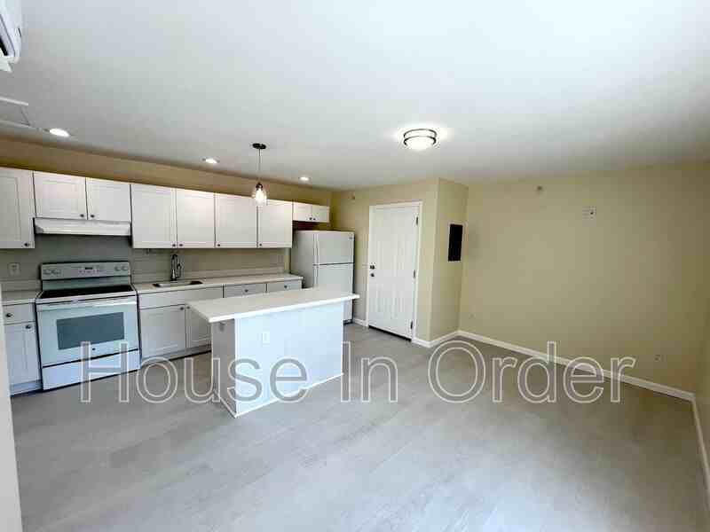 307 8th Ave E #202 - Photo 4 of 9