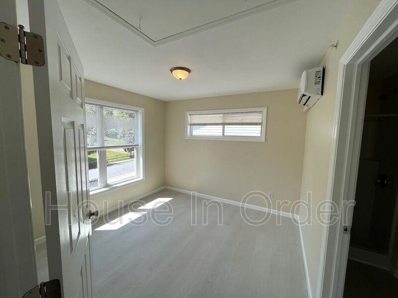 307 8th Ave E #202 - Photo 6 of 9