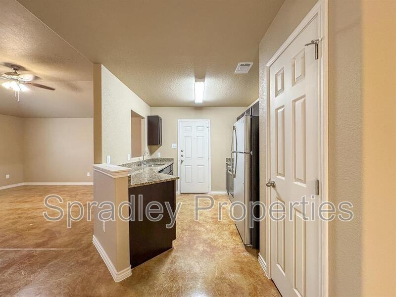1044 Mason Dr Apt B - Photo 4 of 17
