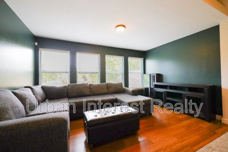 505 Beach Dr - Photo 2 of 21