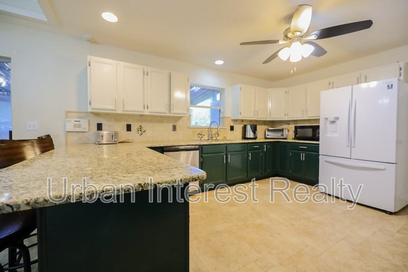 505 Beach Dr - Photo 3 of 21