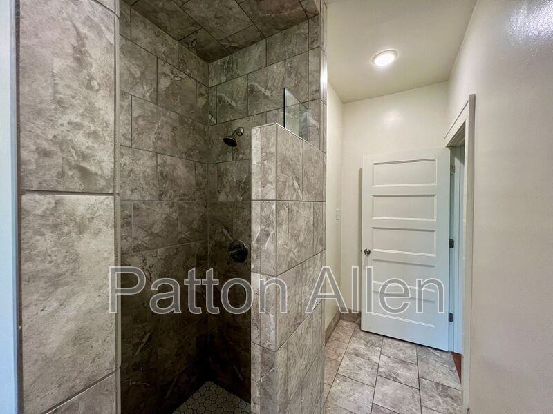 43 Ravenscroft Dr #19 - Photo 6 of 18