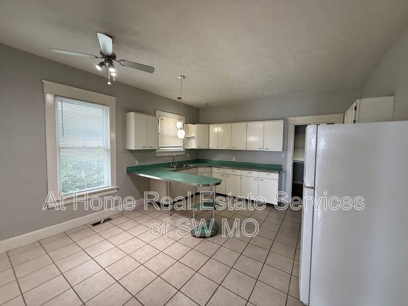 820 S New Ave - Photo 4 of 7
