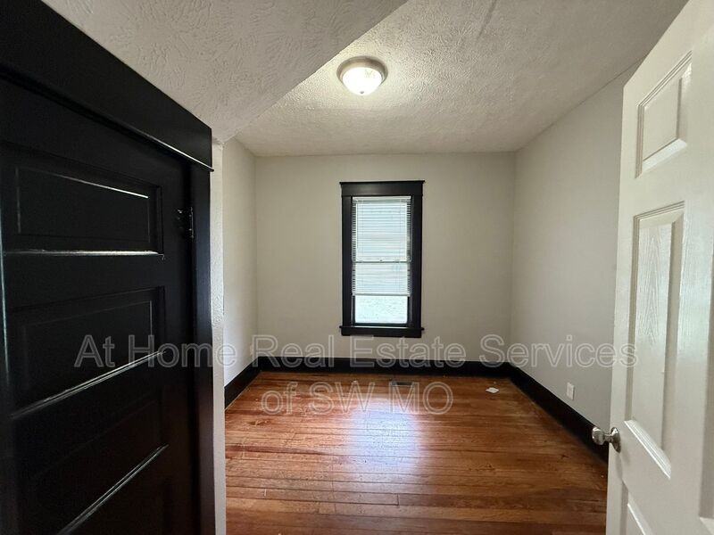 820 S New Ave - Photo 5 of 7