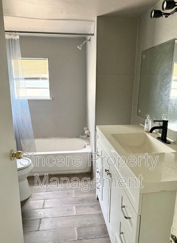 1222 Nw 8th St - Photo 5 of 7